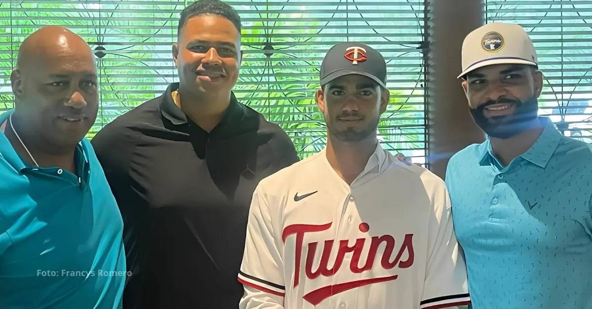 Marlon Mirabal en la presentación de la firma con Minnesota Twins