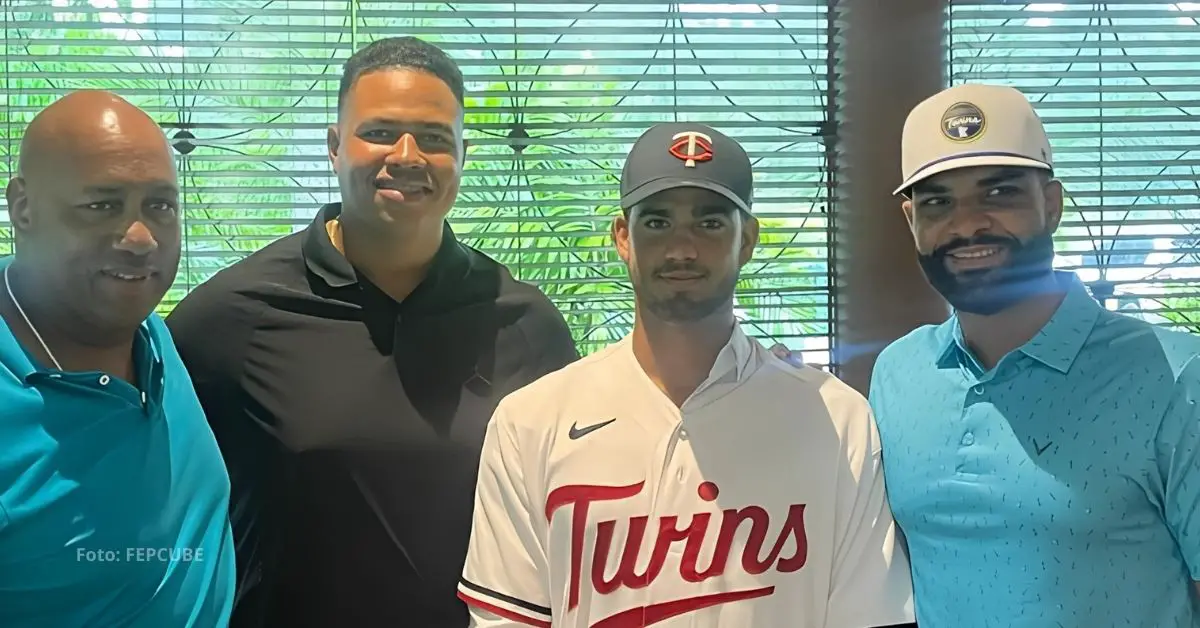 Marlon Mirabal en la presentación de la firma con Minnesota Twins