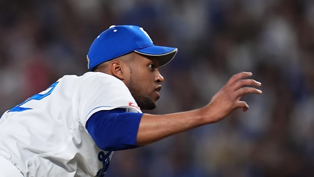 Raidel Martínez en un juego en la NPB