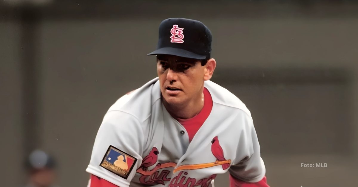 Rene Arocha con el uniforme de St. Louis Cardinals