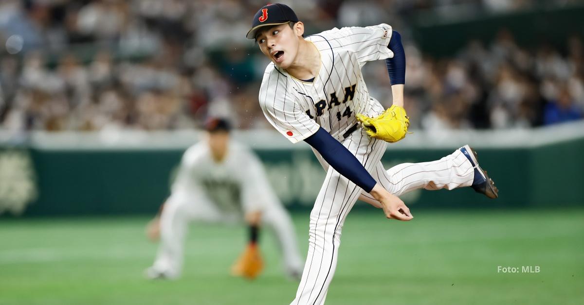 Roki Sasaki lanzando en el Clásico Mundial de Beisbol con Japón. New York Yankees