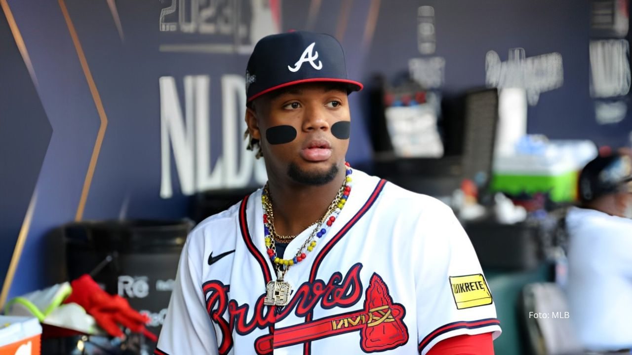 Ronald Acuña Jr. con el uniforme de Atlanta Braves