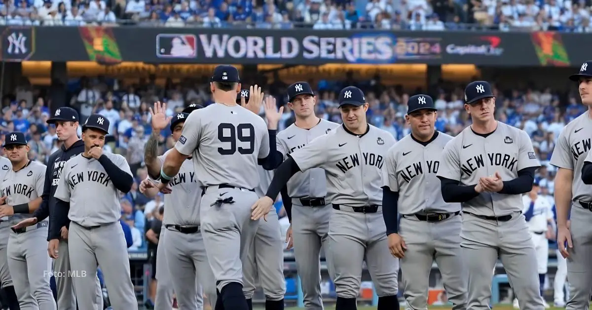 Equipo de New York Yankees en la presentación del juego 1 de la Serie Mundial