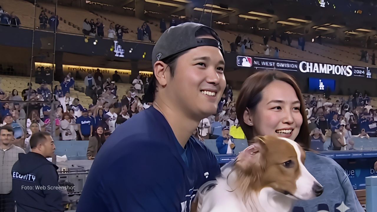 Shohei Ohtani junto a su esposa Mamiko Tanaka y su mascota