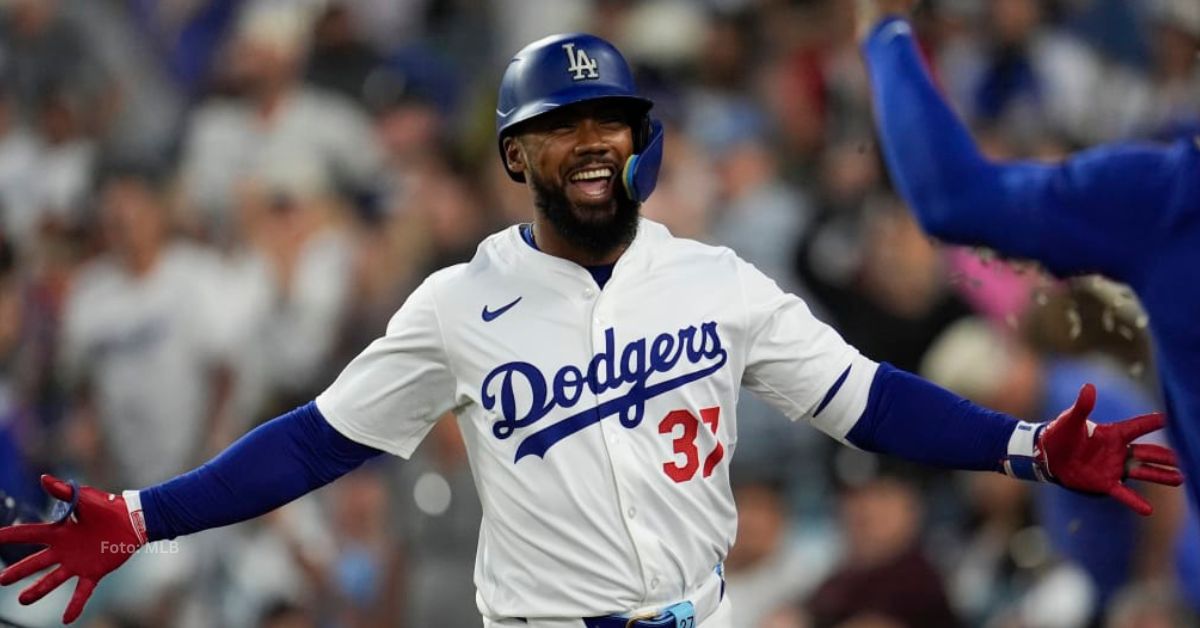 Teoscar Hernández celebrando con el uniforme de Los Angeles Dodgers. Boston Red Sox