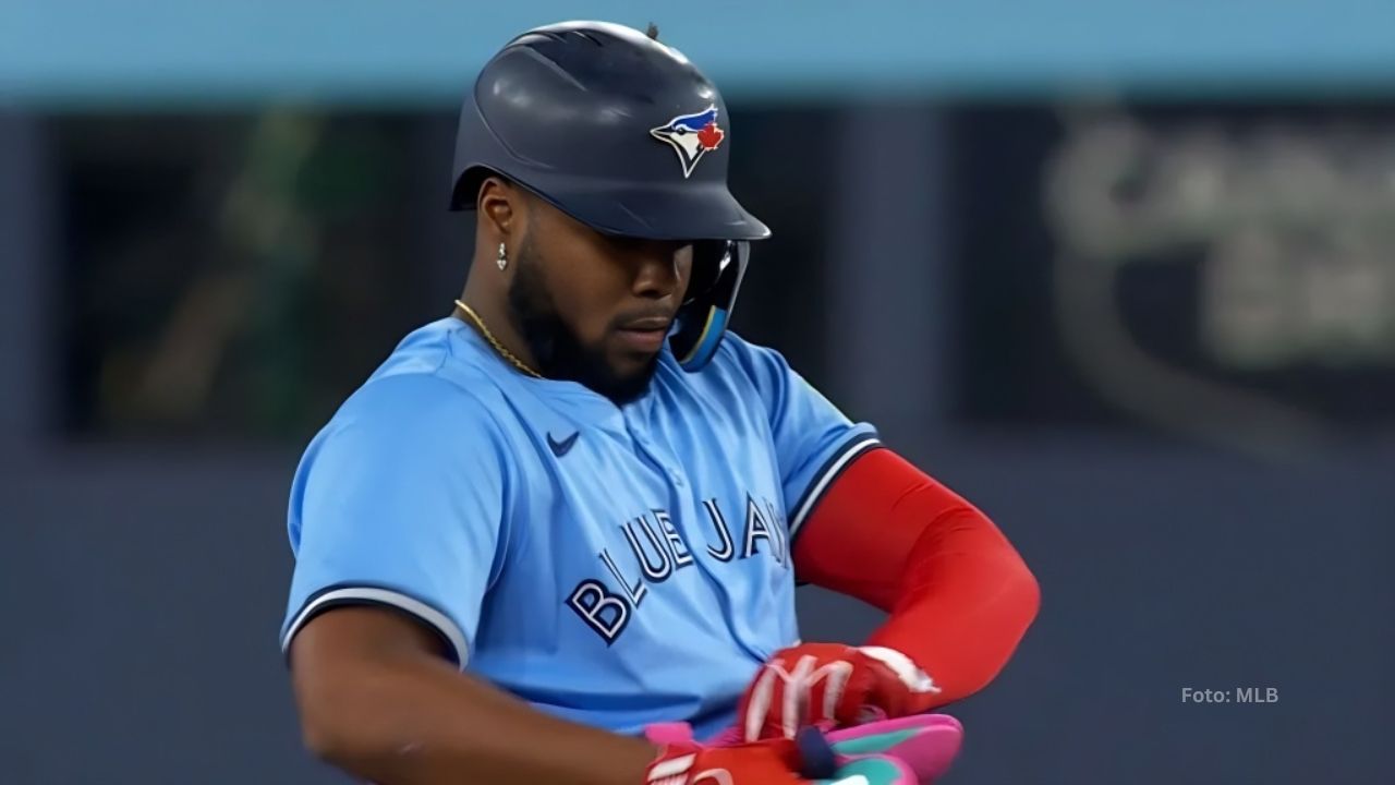 Vladimir Guerrero Jr. con el uniforme de Toronto Blue Jays