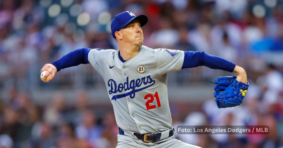 Walker Buehler lanzando con Dodgers