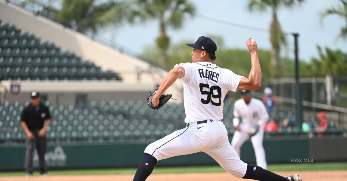 Wilmer Flores lanzando con Detroit Tigers en el Spring Training de 2024