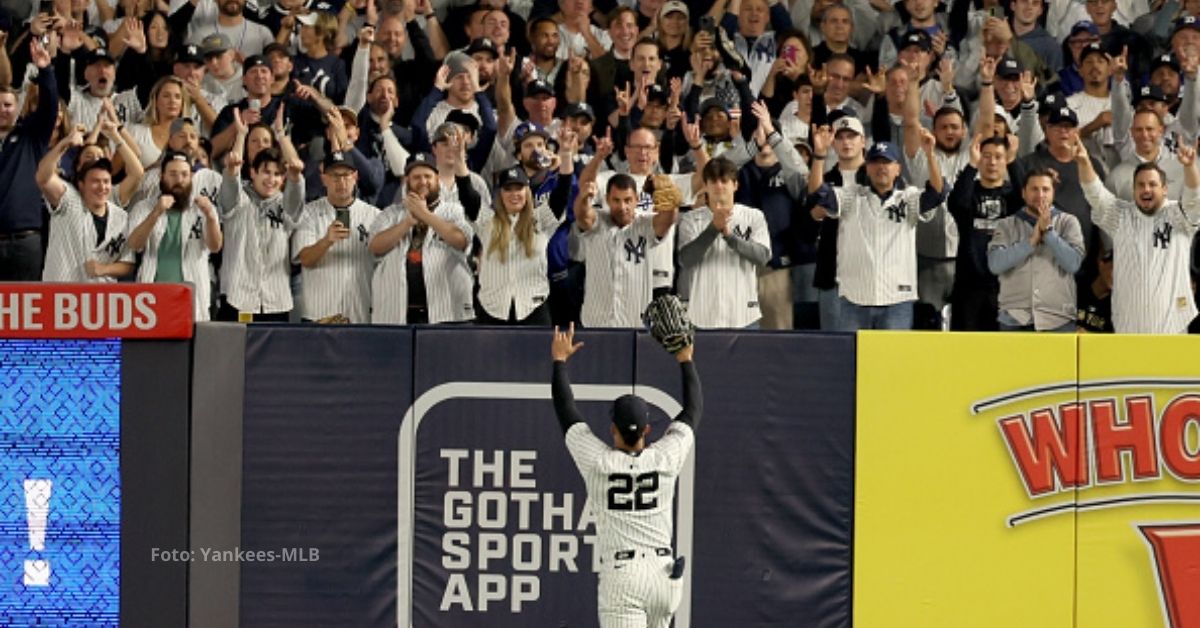 Juan Soto con los fanáticos de New York Yankees