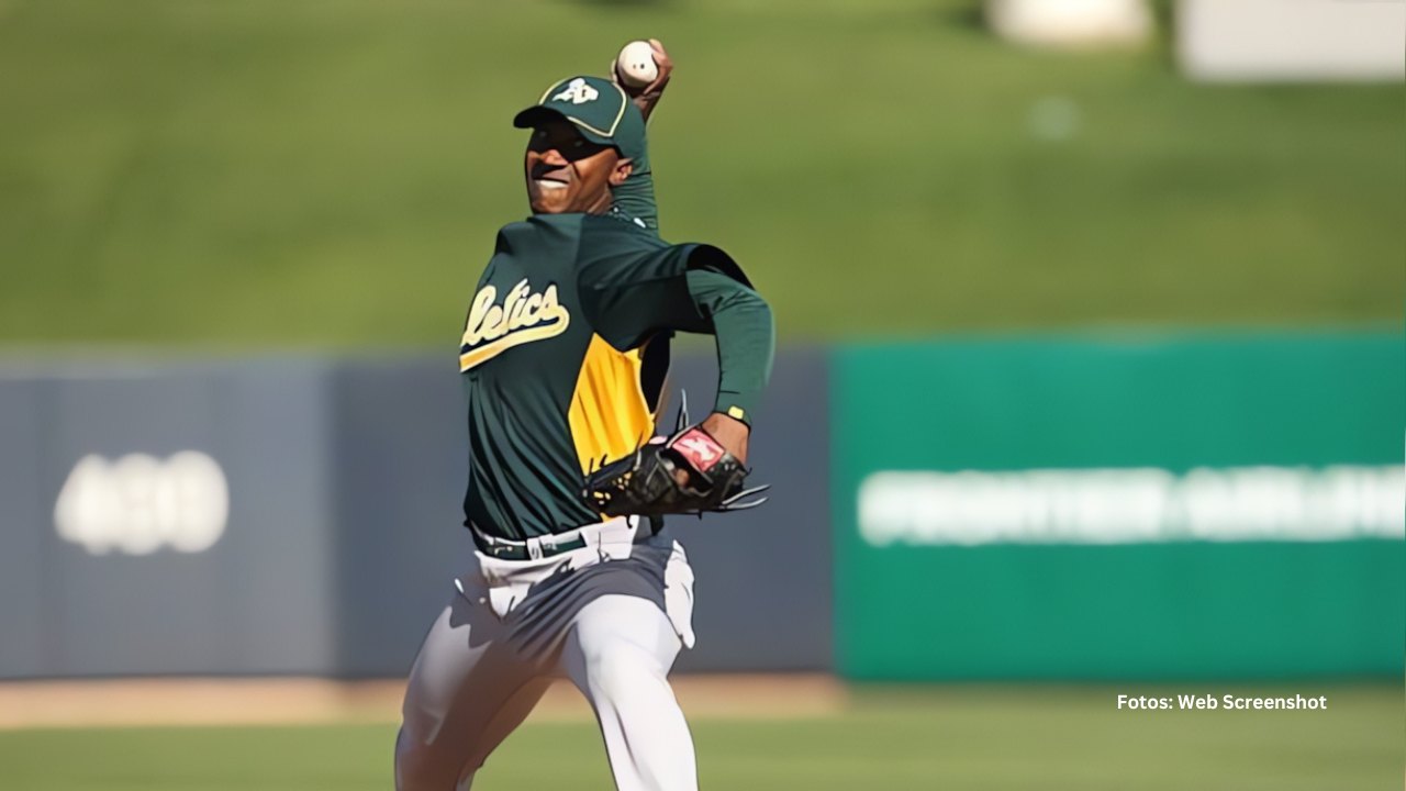 Yadel Martí con el uniforme de Oakland