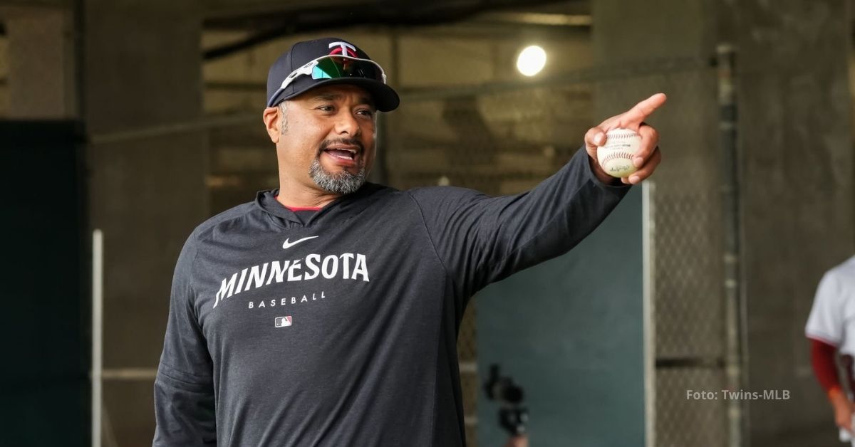 Johan Santana como coach invitado por Minnesota Twins