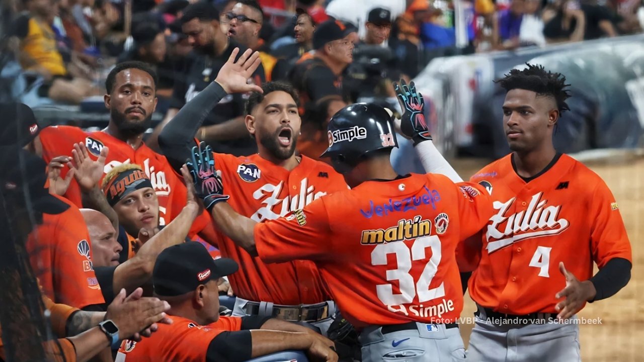 Jugadores de Águilas del Zulia celebrando