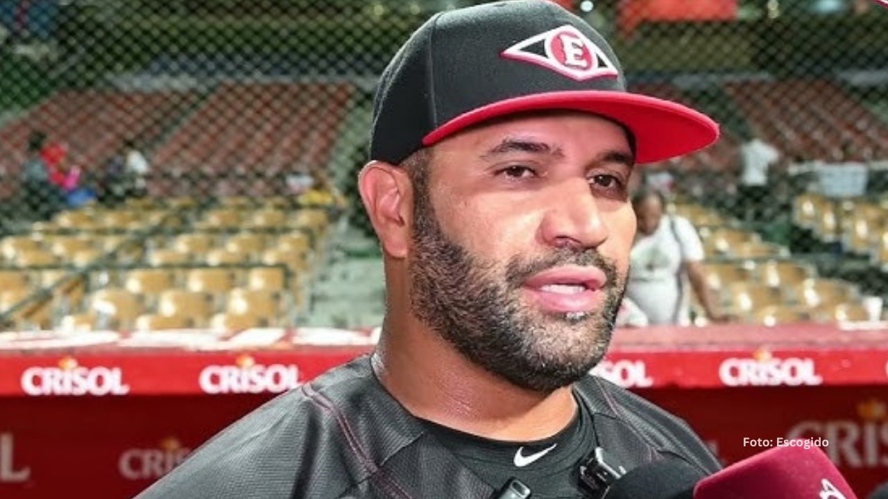 Albert Pujols en una entrevista con Leones del Escogido