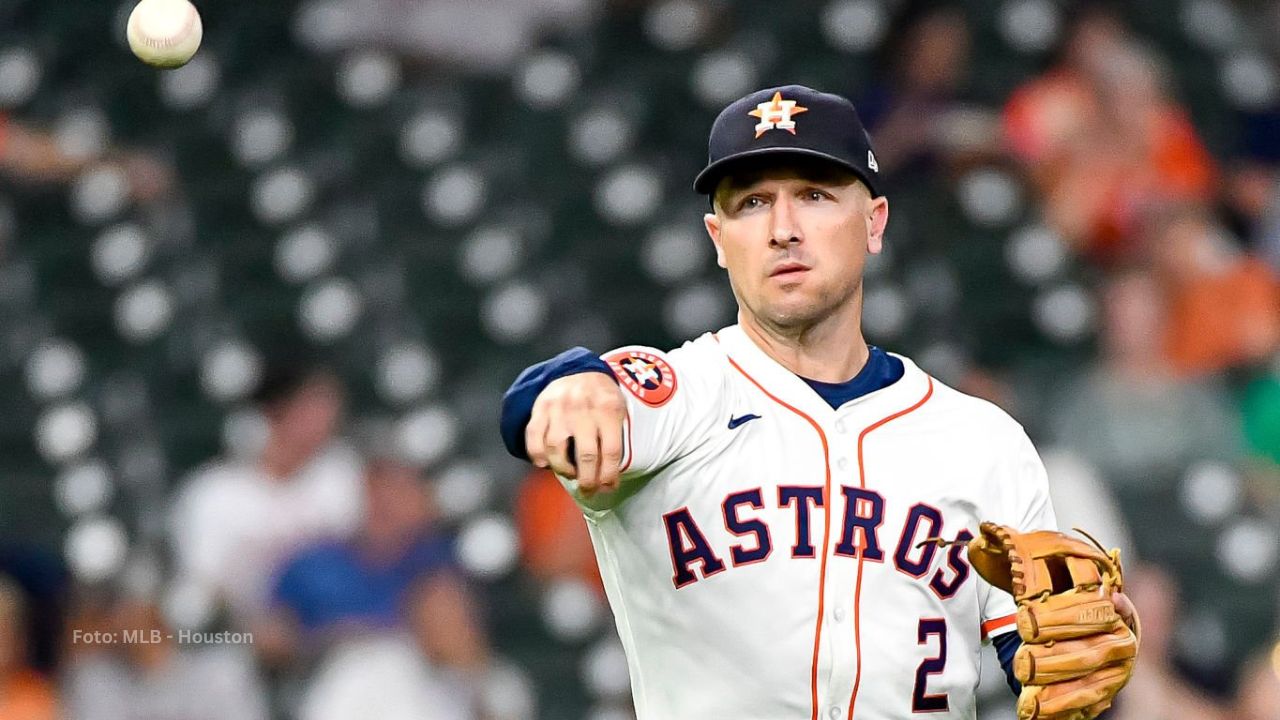 Alex Bregman con Atros en 2024