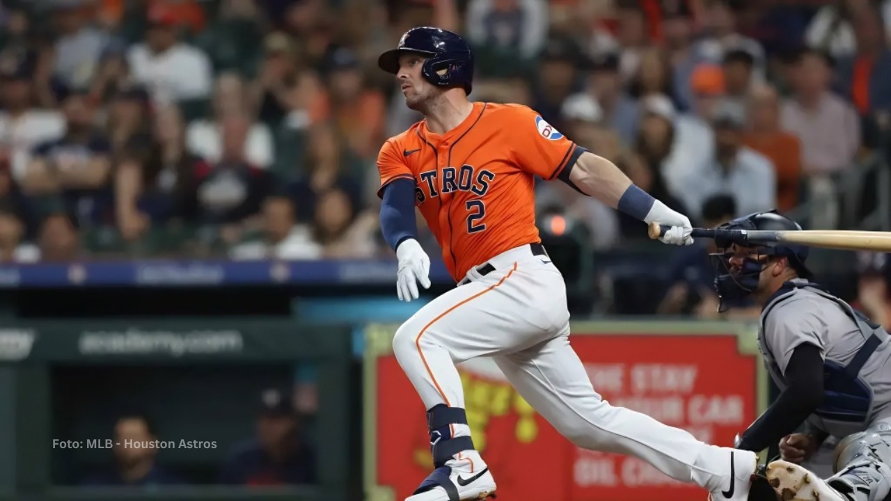 Alex Bregman en la caja de bateo con Houston Astros