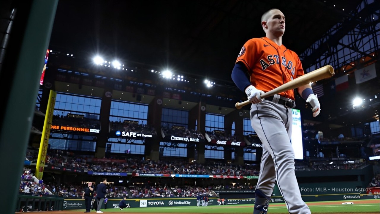 Alex Bregman en un juego con Houston Astros