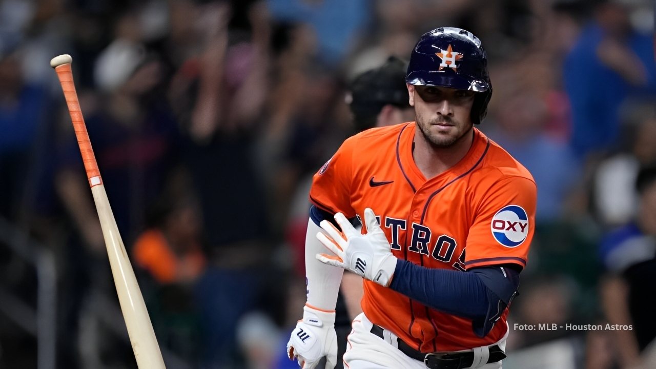 Alex Bregman soltando el bate