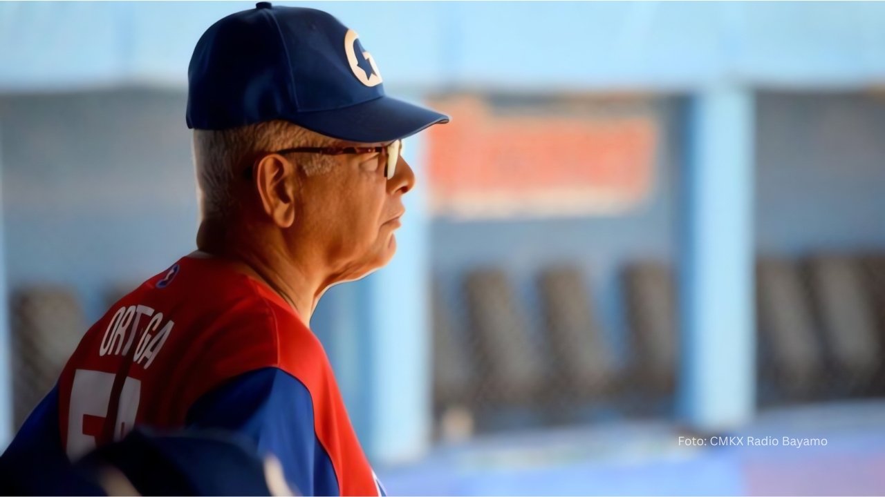 Angel Ortega en un juego con Granma