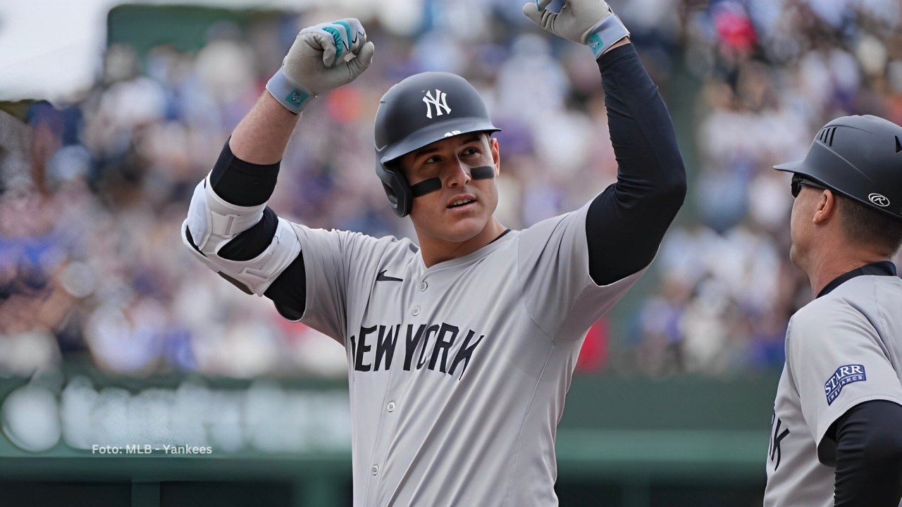 Anthony Rizzo celebrando un hit con New York Yankees