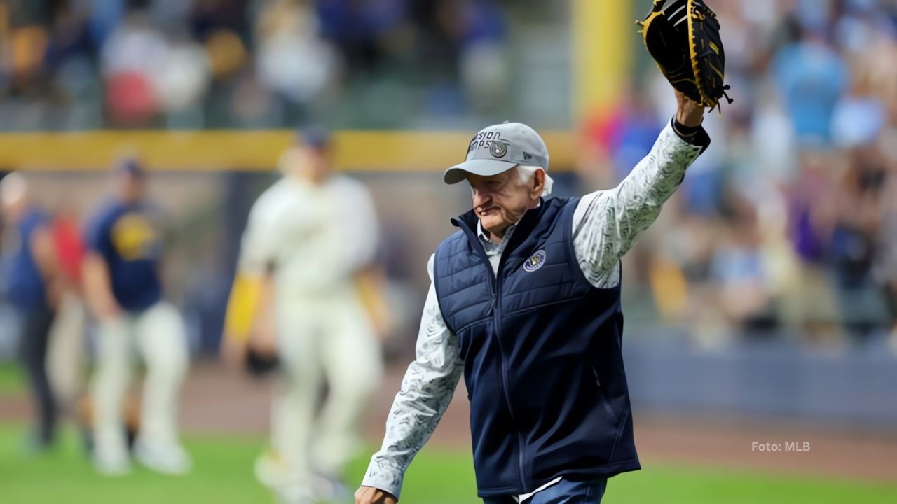 Bob Uecker en un homenaje con Milwaukee Brewers