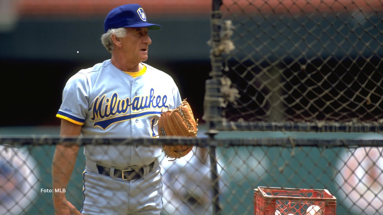 Bob Uecker con el uniforme de Milwaukee Brewers