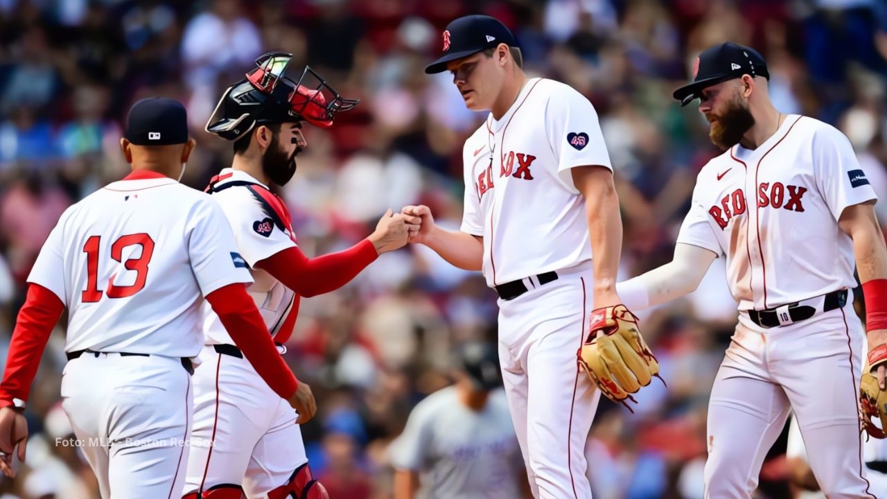 Jugadores de Boston Red Sox en la lomita