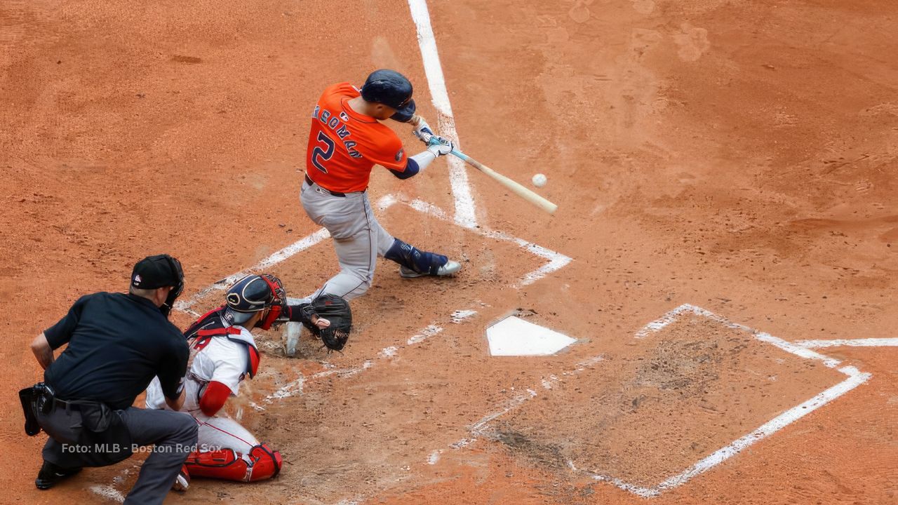 Alex Bregman en Fenway Park