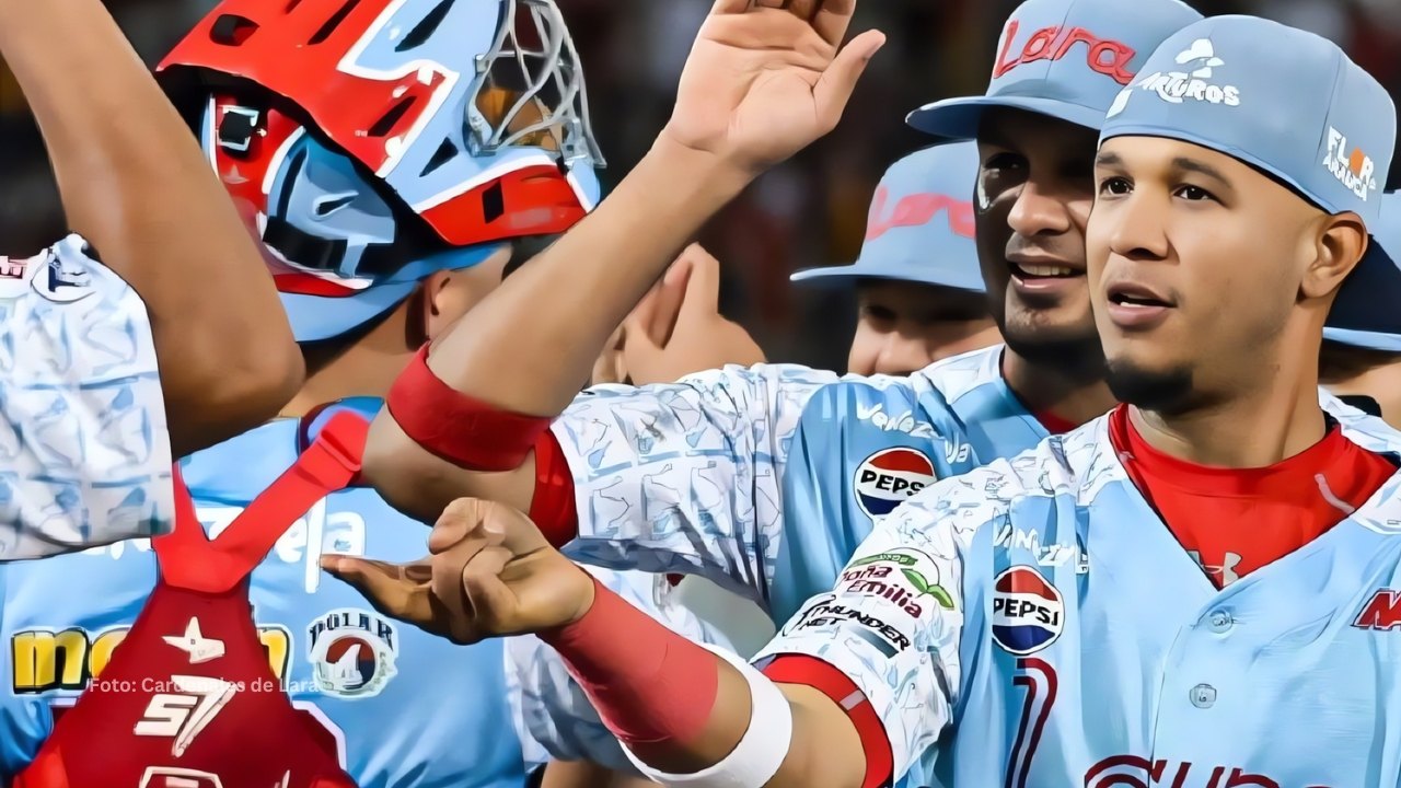 Jugadores de Cardenales de Lara celebrando la victoria