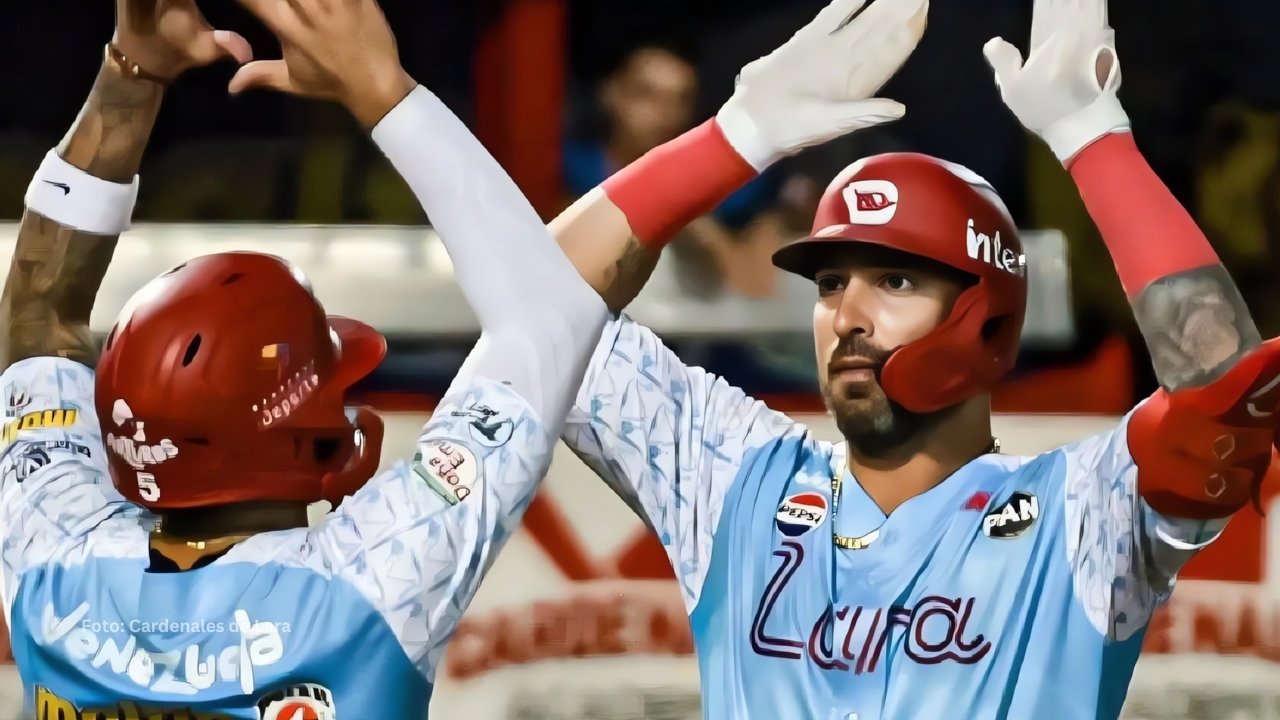 Harold Castro y Rangel Ravelo celebrando un cuadrangular