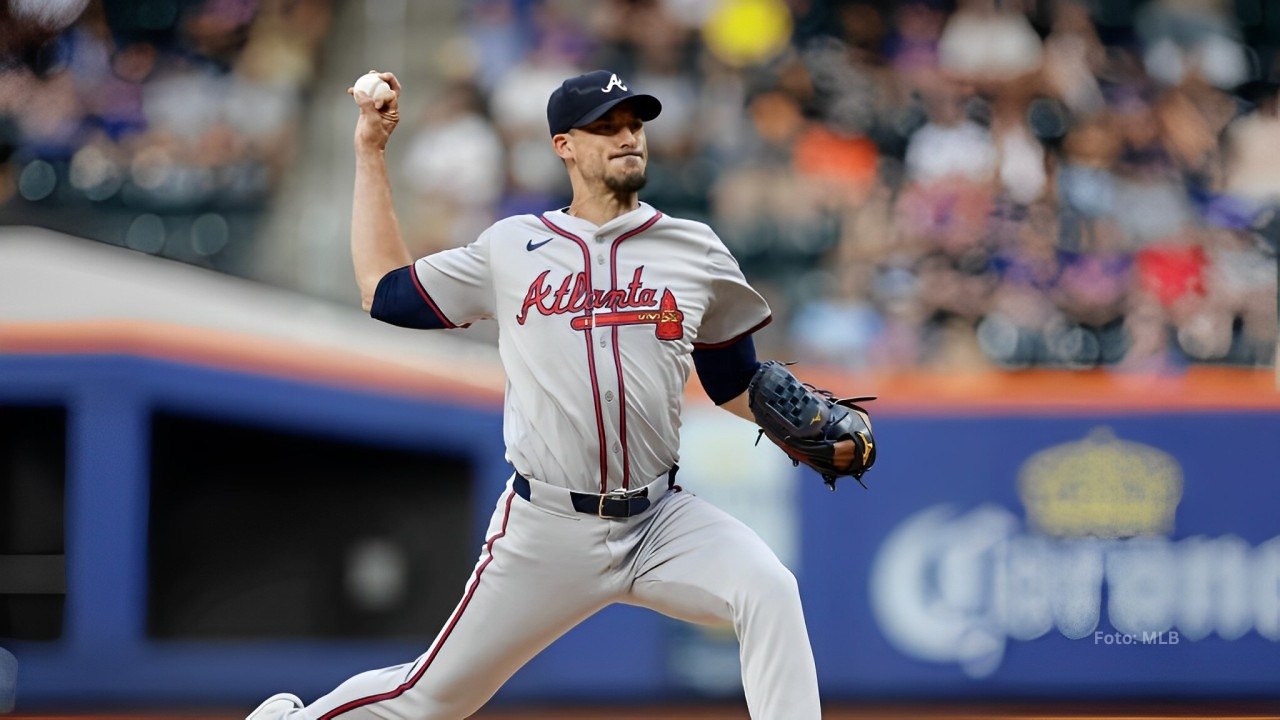 Charlie Morton a punto de realizar un lanzamiento. Baltimore Orioles