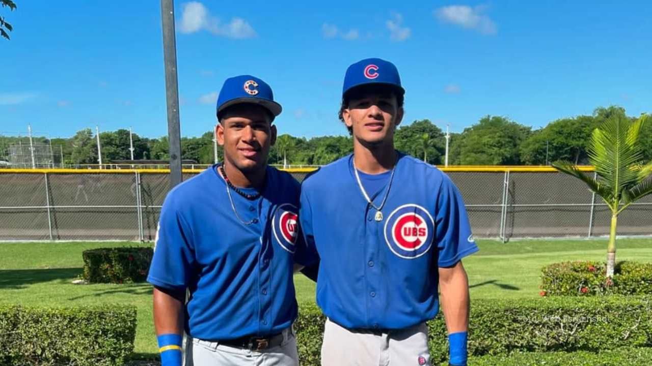 Chicago Cubs firma 17 prospectos