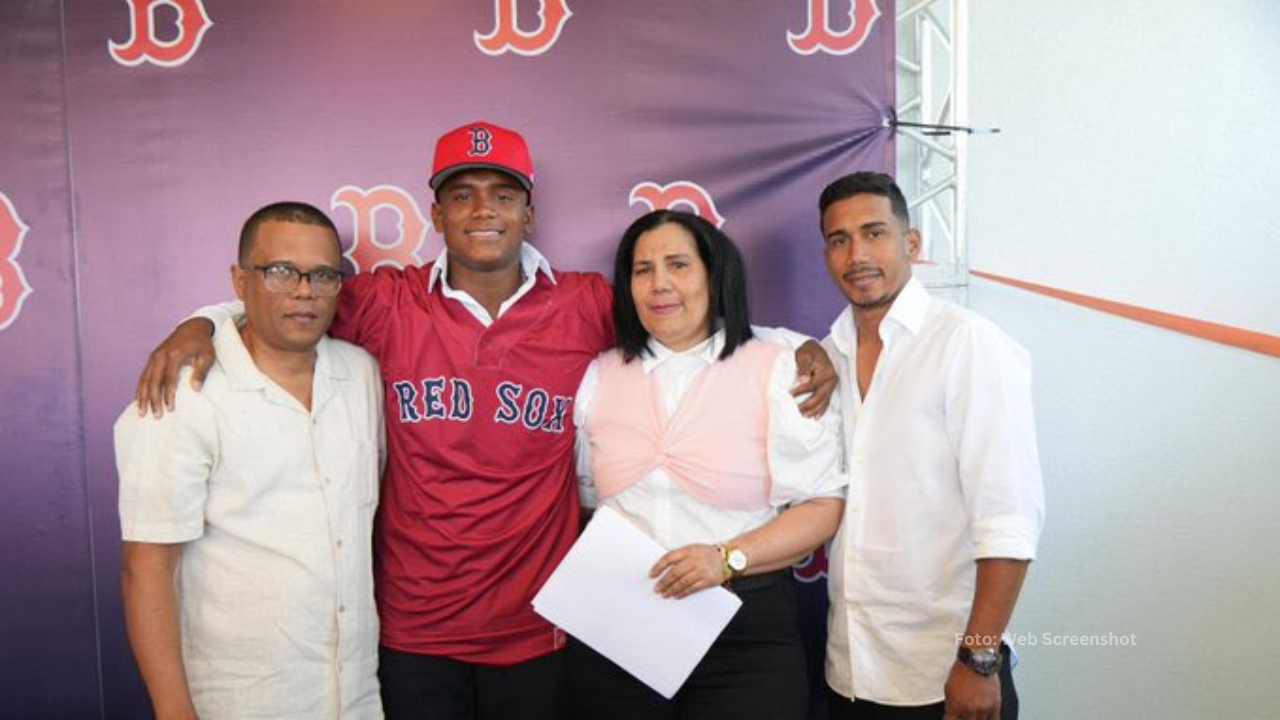 Christopher Cordero se inició a los 12 años en el béisbol, al comenzar a entrenar en la academia de Lenny Pimentel en República Dominicana.