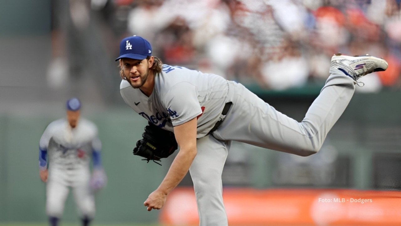 Clayton Kershaw lanzando con Los Angeles Dodgers