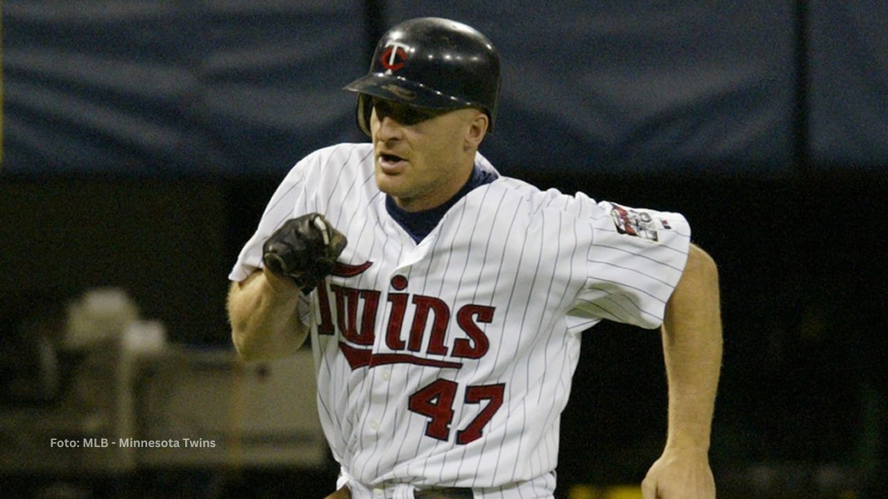 Corey Koskie jugó desde 1998 hasta 2004 con Minnesota Twins, siendo uno de los mejores bateadores del equipo.