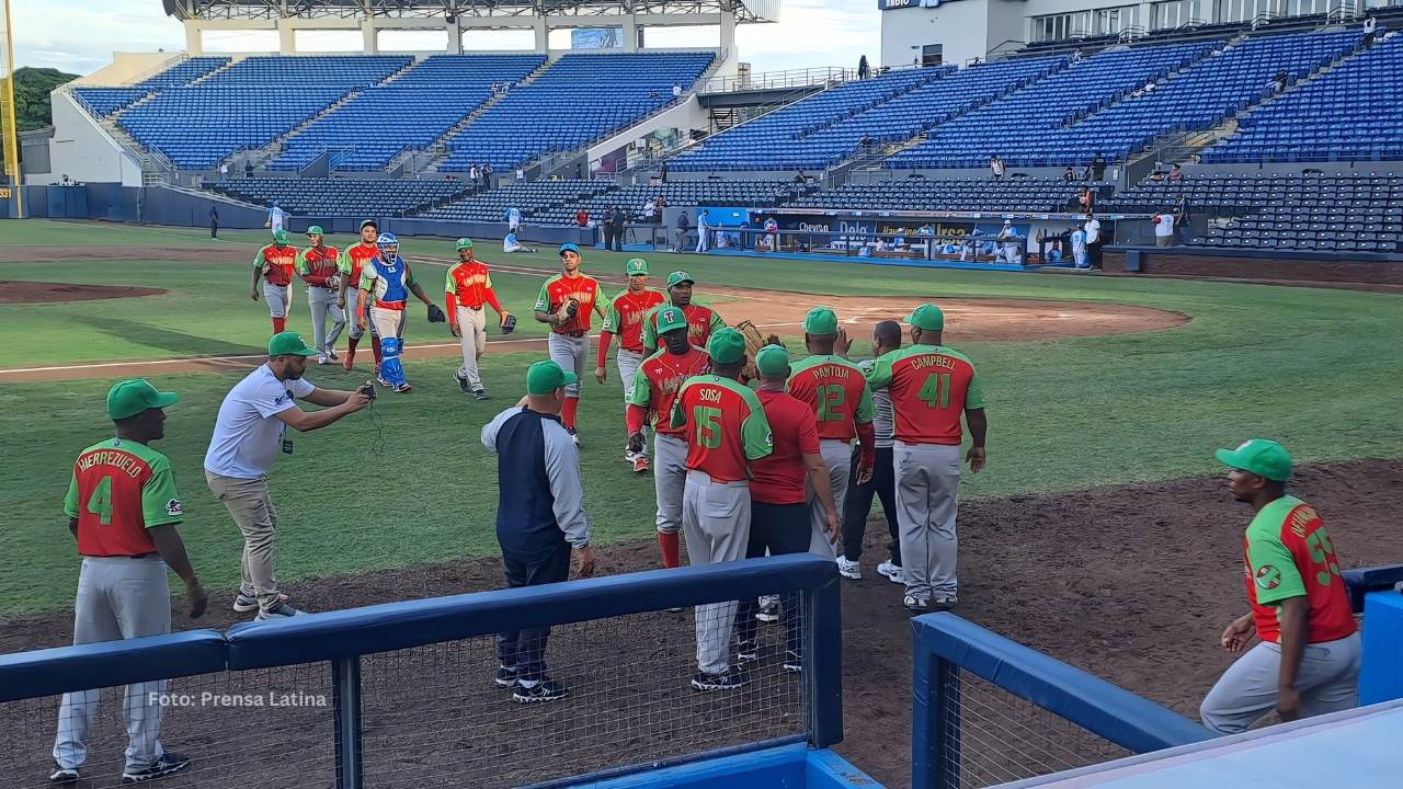 Equipo de Las Tunas tras victoria ante Argentina