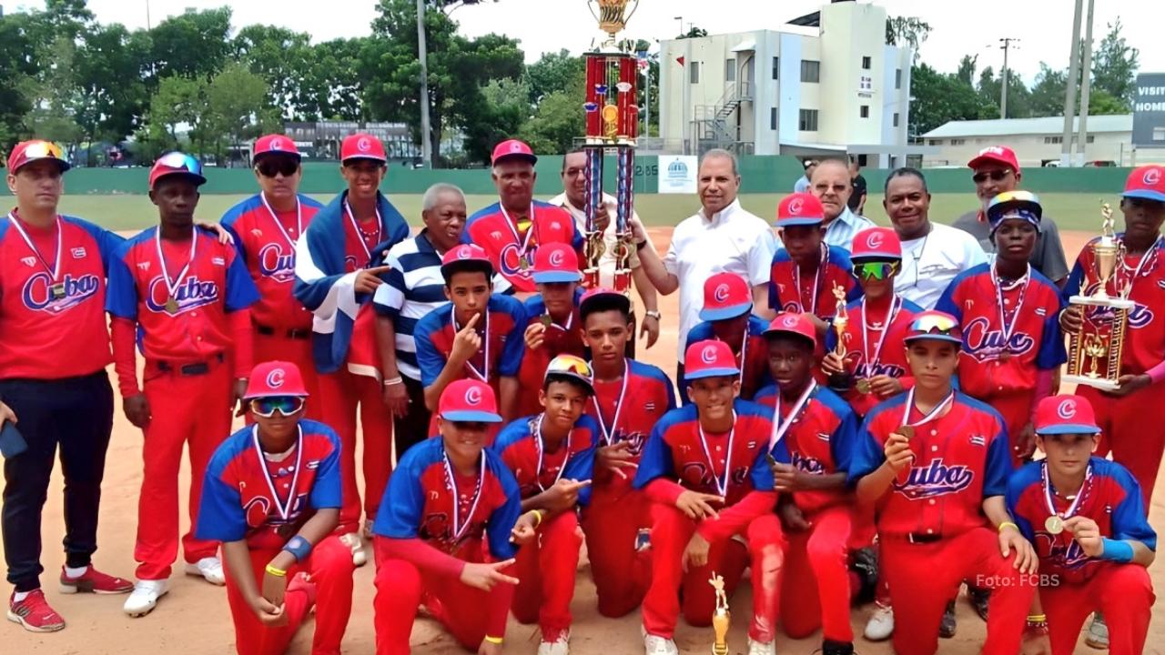 Jugadores del equipo Cuba Sub-12 campeones del torneo en Dominicana