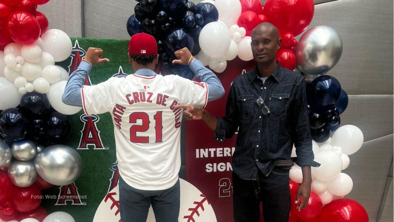 Cubano Anthony Santa Cruz firma con Los Angeles Angels