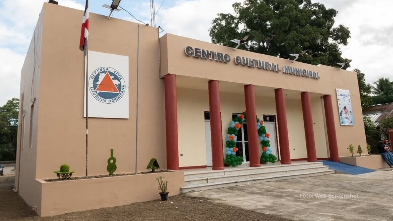 Dominicano Julio Rodríguez inaugura centro y fundaciones en su ciudad natal