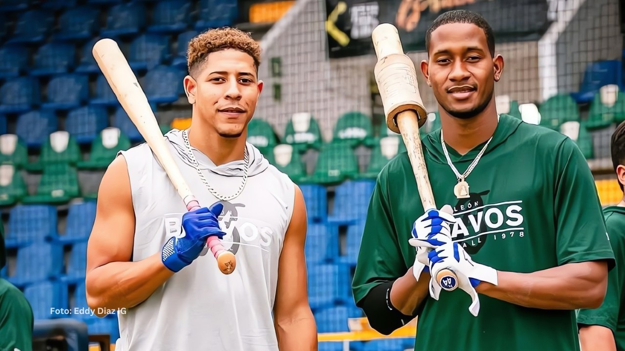 Eddy Díaz y Maikol Pérez con el conjunto de Bravos de León