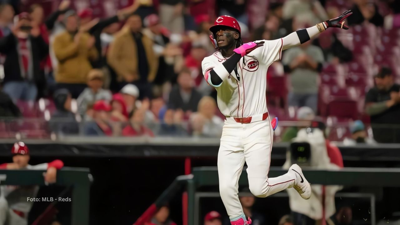 Elly De La Cruz celebrando un cuadrangular con Cincinnati Reds