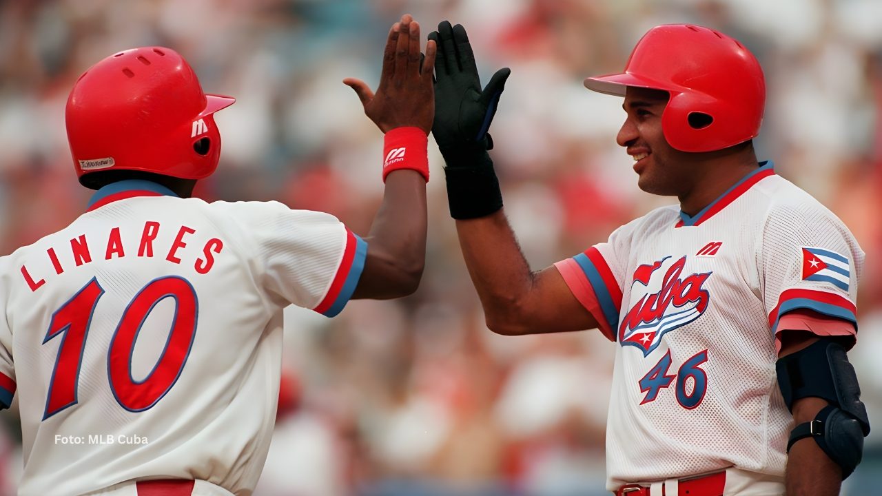 Omar Linares y Orestes Kindelán con el equipo Cuba