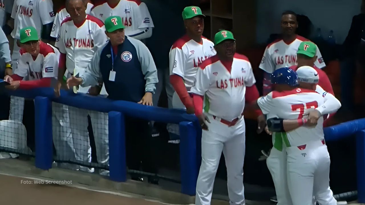 Jugadores del equipo de Las Tunas celebrando