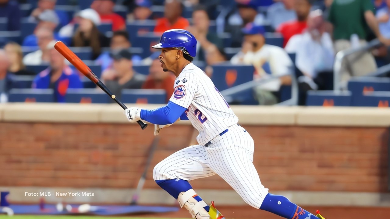 Francisco Lindor bateando con New York Mets