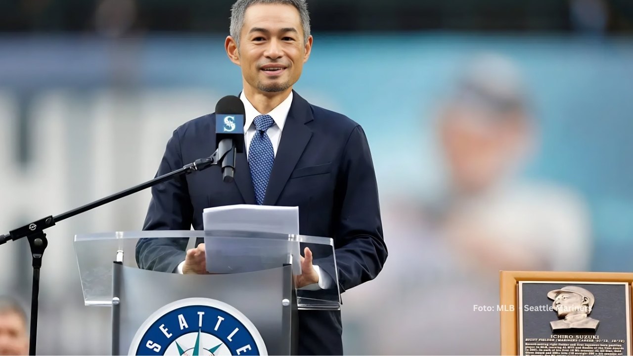 Ichiro Suzuki en un homenaje con Seattle Mariners