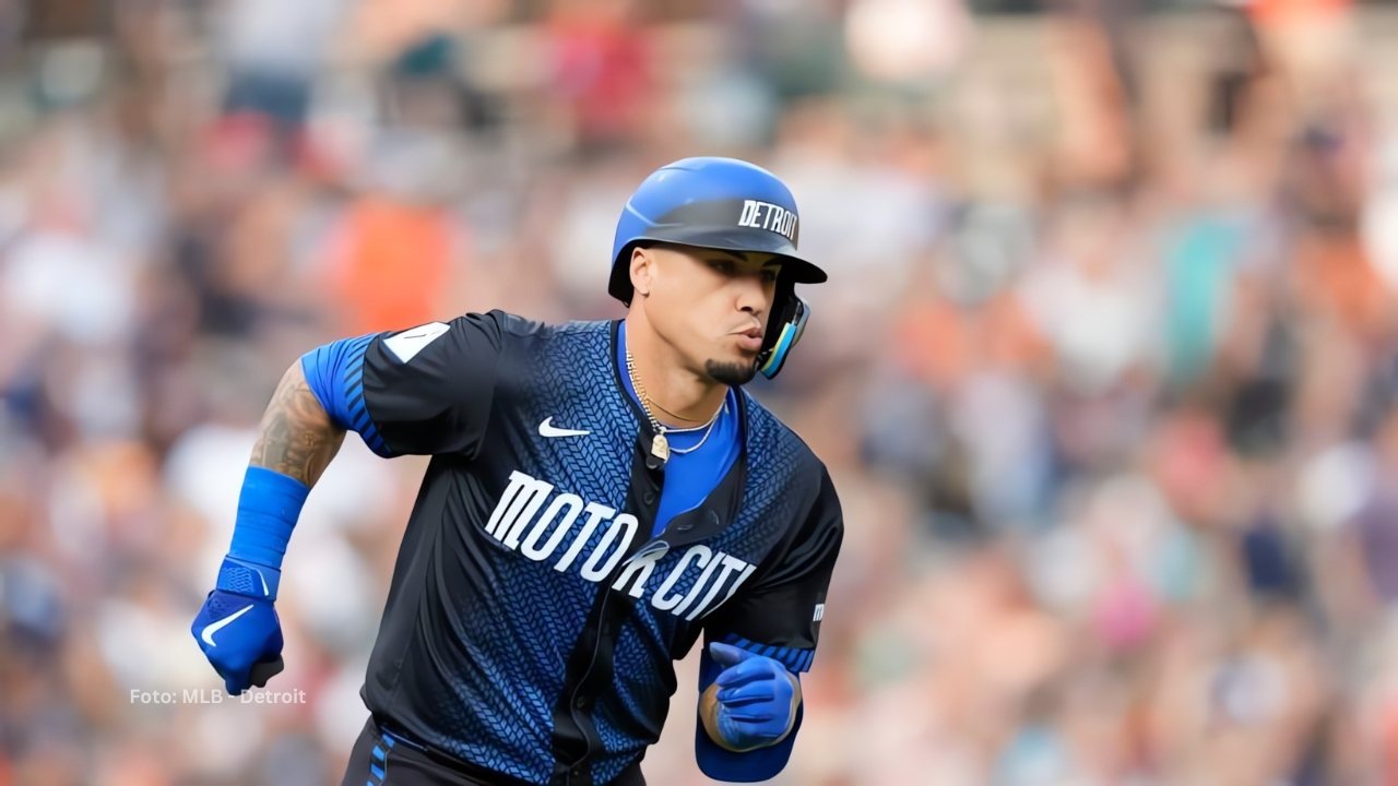 Javier Báez recorriendo las almohadillas con Detroit Tigers