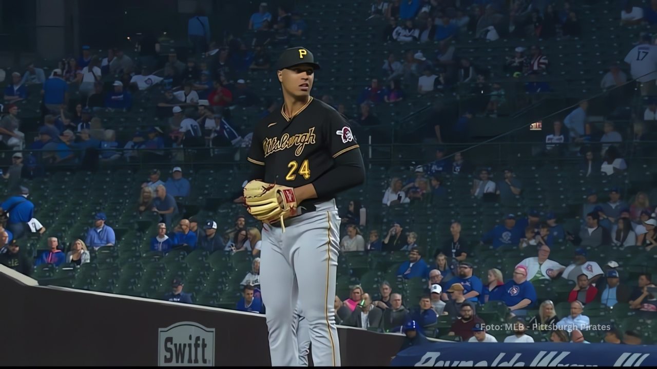 Johan Oviedo en un juego con Pittsburgh Pirates