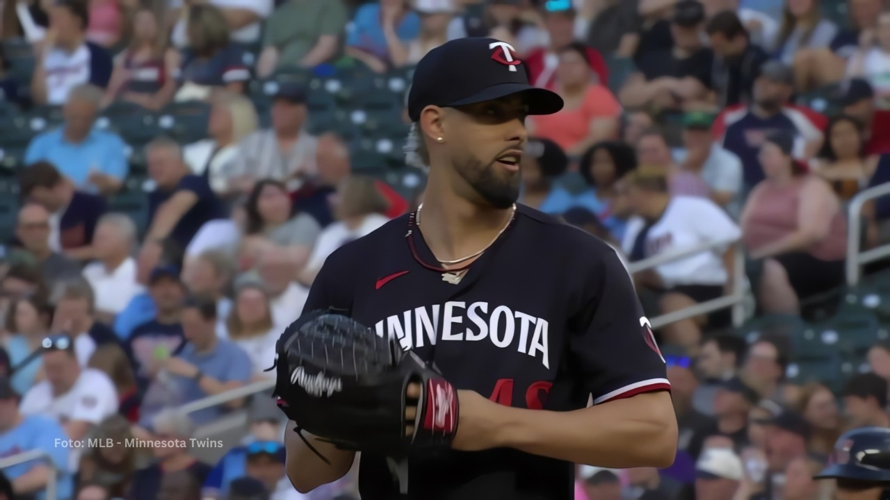 Jorge López lanzando con Minnesota Twins