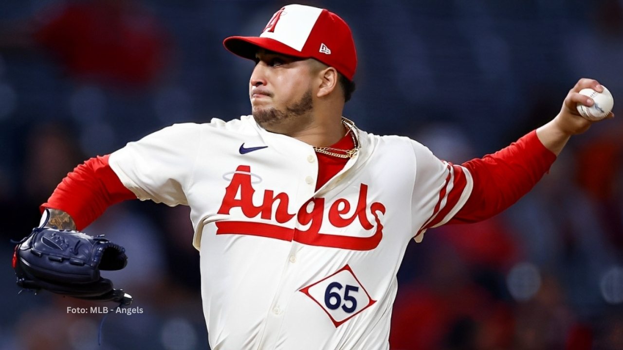 Jose Quijada lanzando con Los Angeles Angels