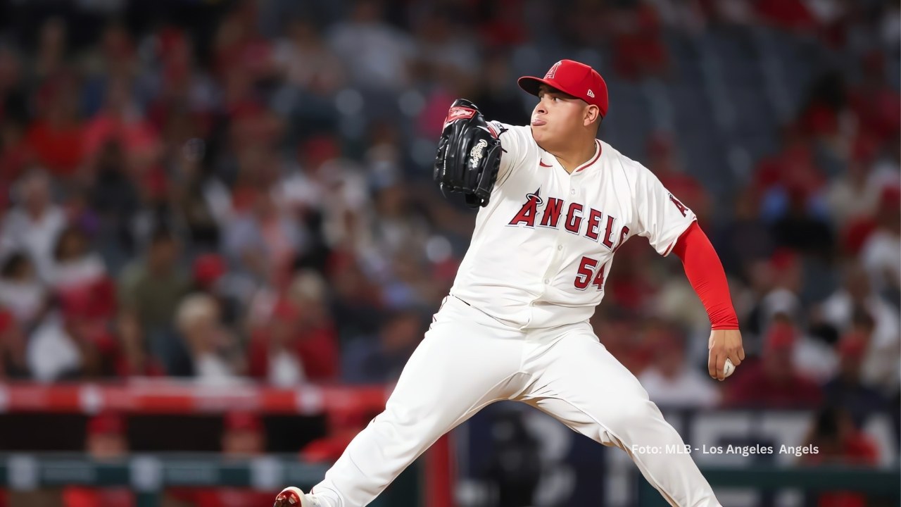 Jose Suarez lanzando con Los Angeles Angels