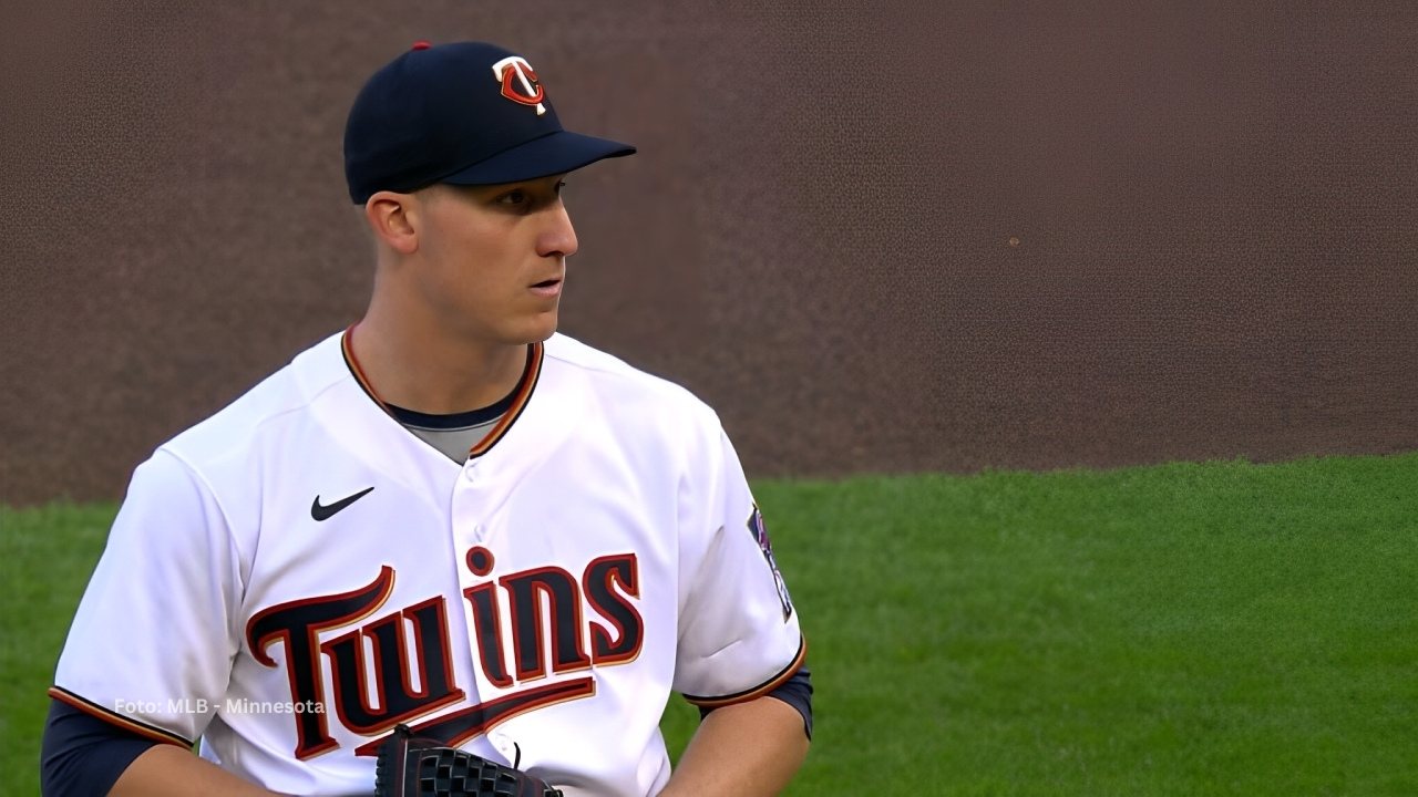 Josh Winder en un juego con Minnesota Twins